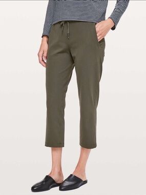 Lululemon On The Fly Crop *23"